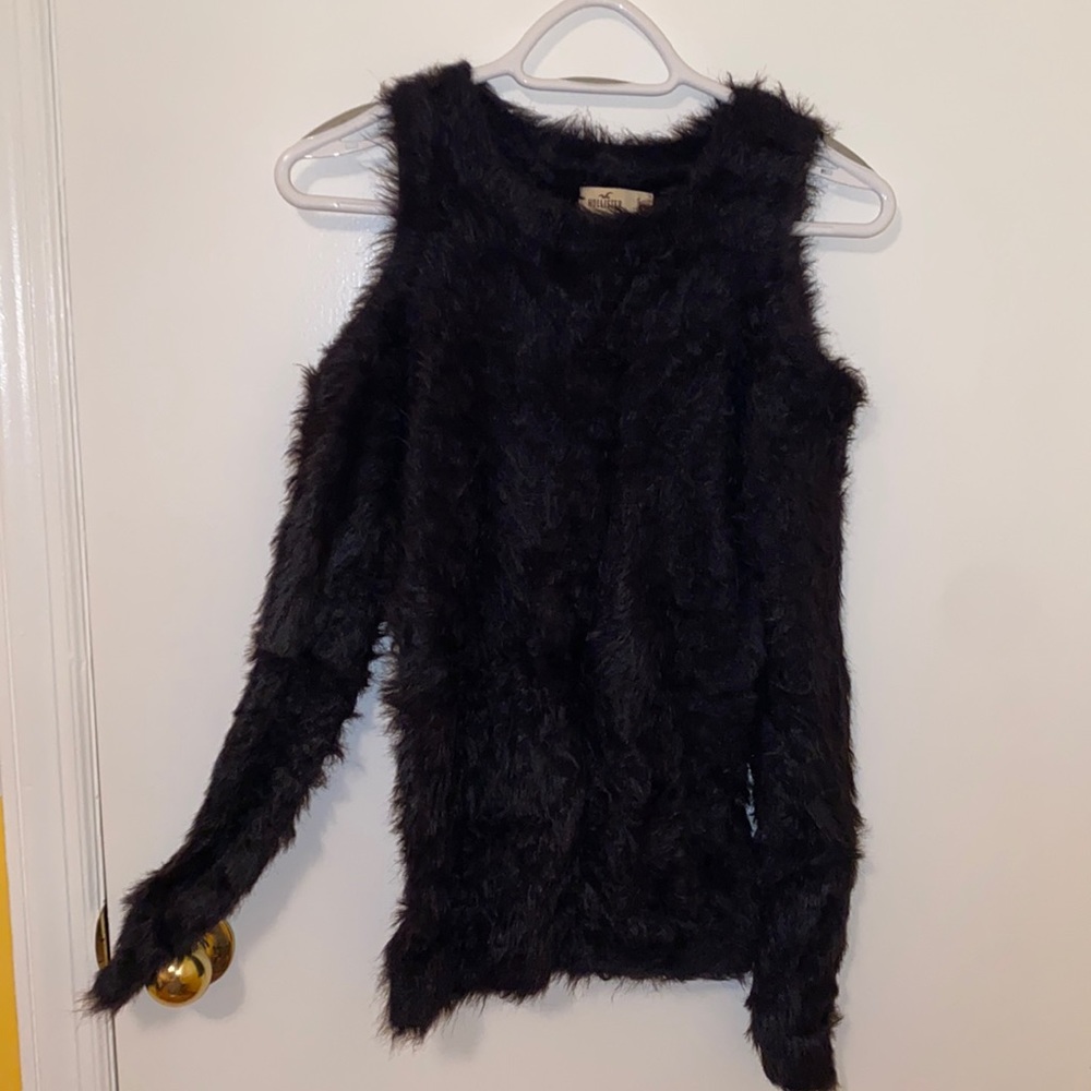 Hollister Black Fuzzy Cold Shoulder Sweater Size Small